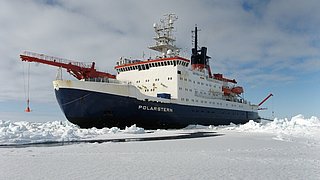 FS Polarstern im Eis.