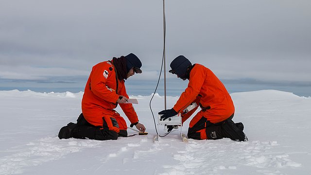 SnowMicroPen bei einem Einsatz auf dem Meereis. 