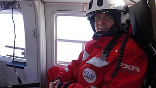 Torsten Kanzow during a flight to one of the autonomous monitoring stations in the network surrounding the Polarstern.