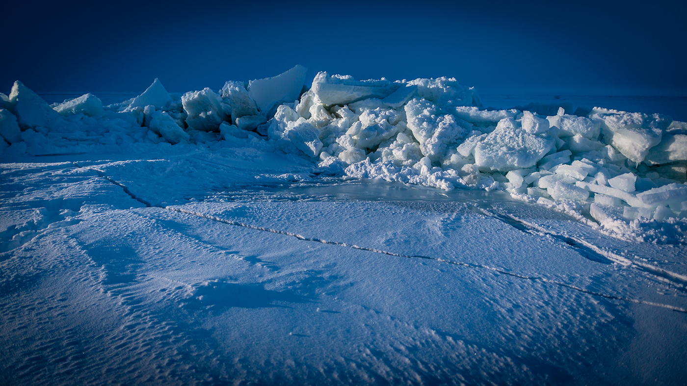 When sheets of sea ice collide to form pack-ice hummocks, only one-tenth of the ice mass can be seen above the surface; the remaining nine-tenths are hidden underwater, often extending into the depths like a ship’s keel.